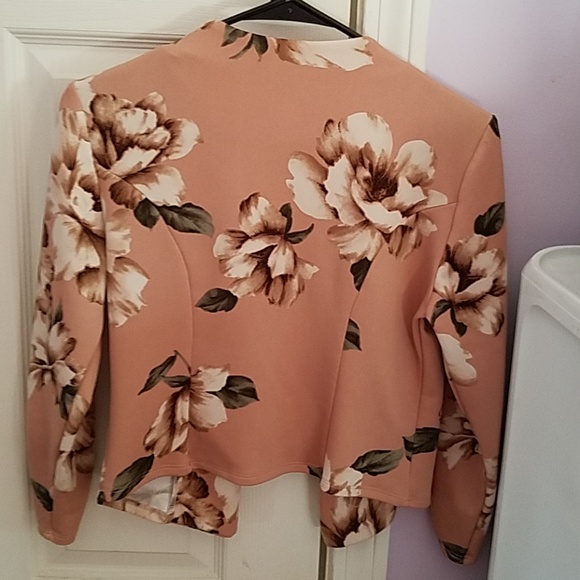 Cropped jacket - Picture 2 of 2